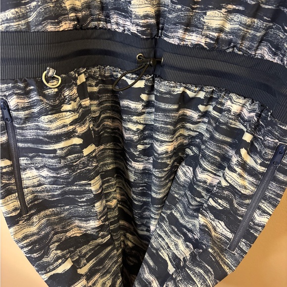 Elegant Navy Patterned Mini Dress - Picture 4 of 5